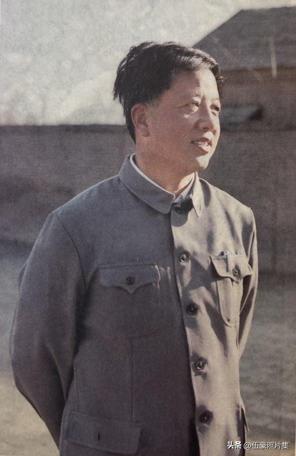 1981年，第一次援藏回来的孔繁森的老照片。早在1979年，时任山东聊城地委宣传