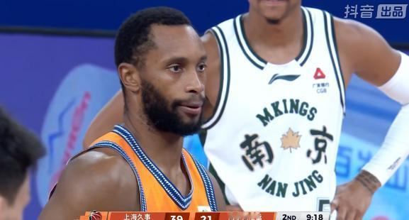 上海久事老将弗格真是威风不减当年！在今天上海久事主场迎战南京天之蓝的比赛中，目前