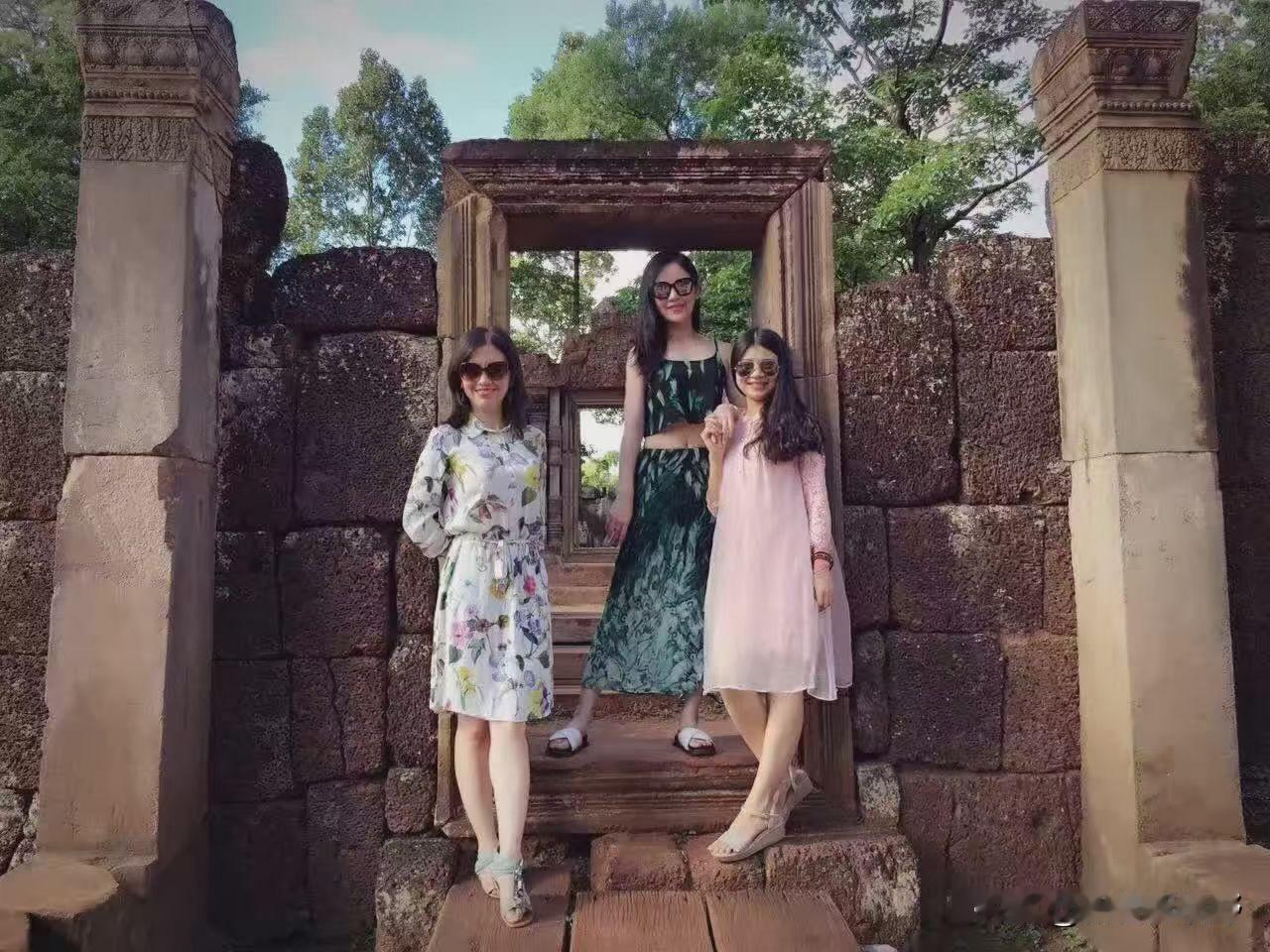 打卡千年古迹，姐妹们一起探秘！📸👭女孩子怎么穿搭既时尚又好看? 如何打造一个