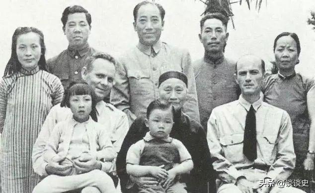 1951年1月，浙江江山，一声枪响终结了戴笠独子戴善武三十六年的生命。

戴善武