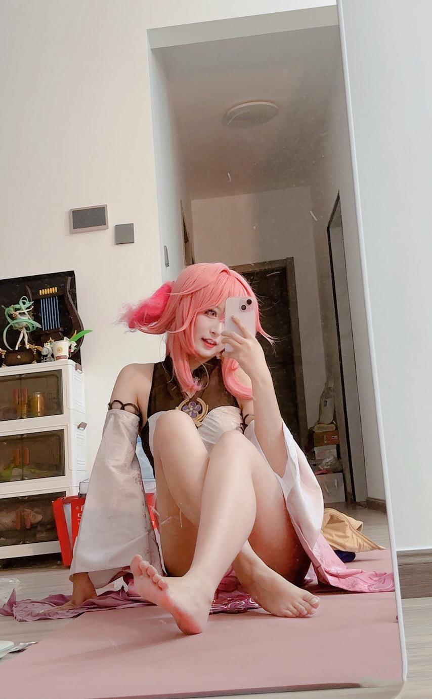 八重神子：世间玩法花样多，但无外乎核心都是：人和宠！
COSER：yuyyum#