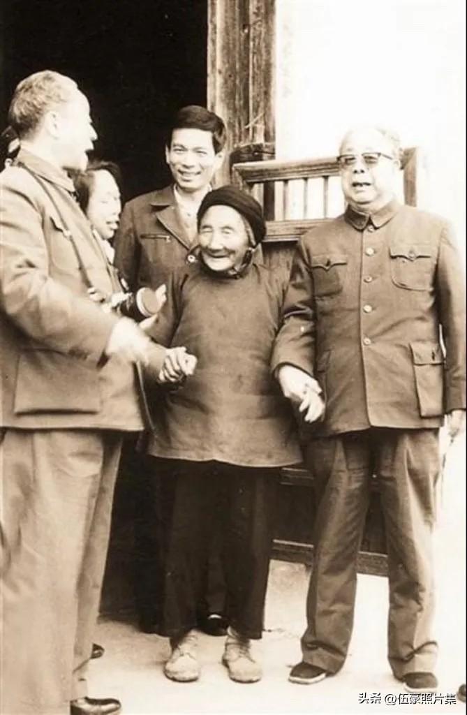 1985年深秋，开国中将甘渭汉重返他曾战斗过的井冈山革命老区进行社会调查期间，和