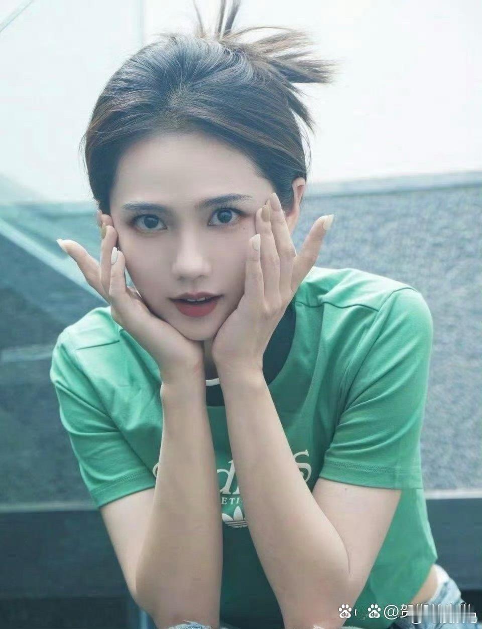 姜珮瑶真漂亮，天生的女主闺蜜脸，看着就让人喜欢 ​​​