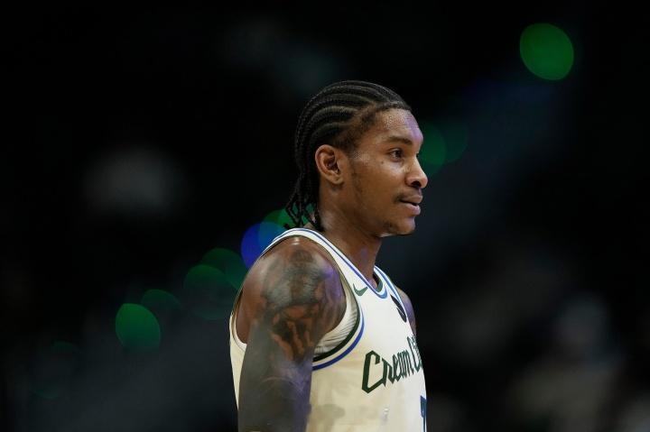 太重要了！小凯文·波特复出半场4中4&3记三分拿下11分1板4助1断NBA常规赛