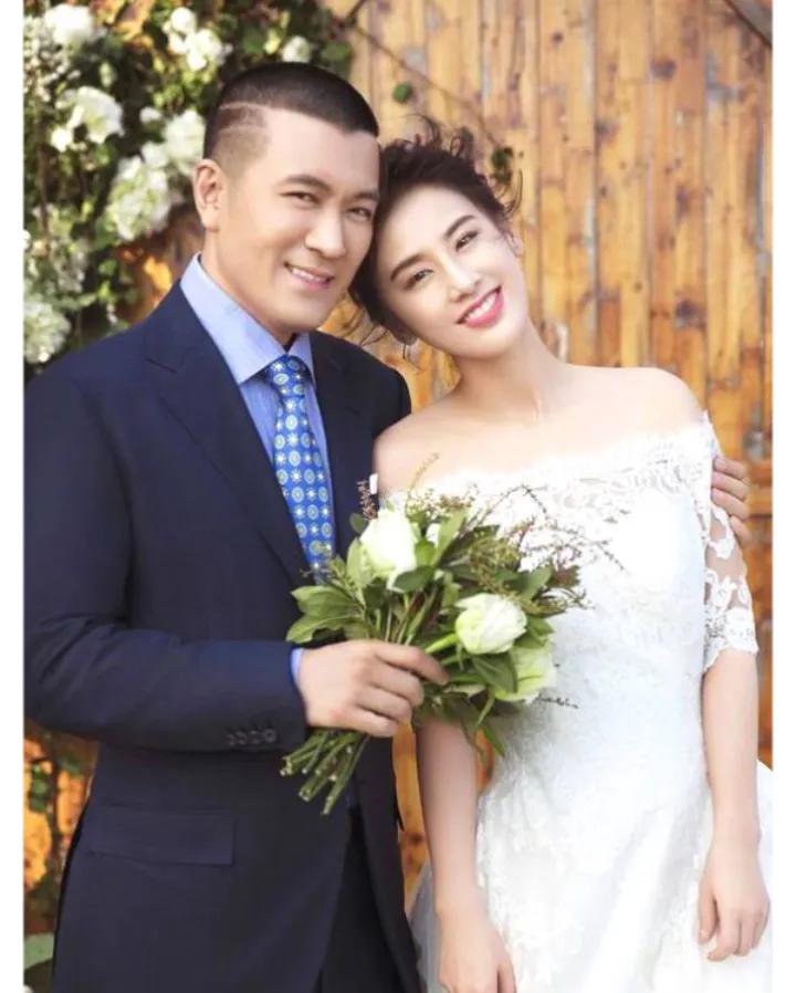 黄圣依杨子：商业夫妻的直播带货之路

黄圣依与杨子，一对被外界视为商业夫妻的搭档