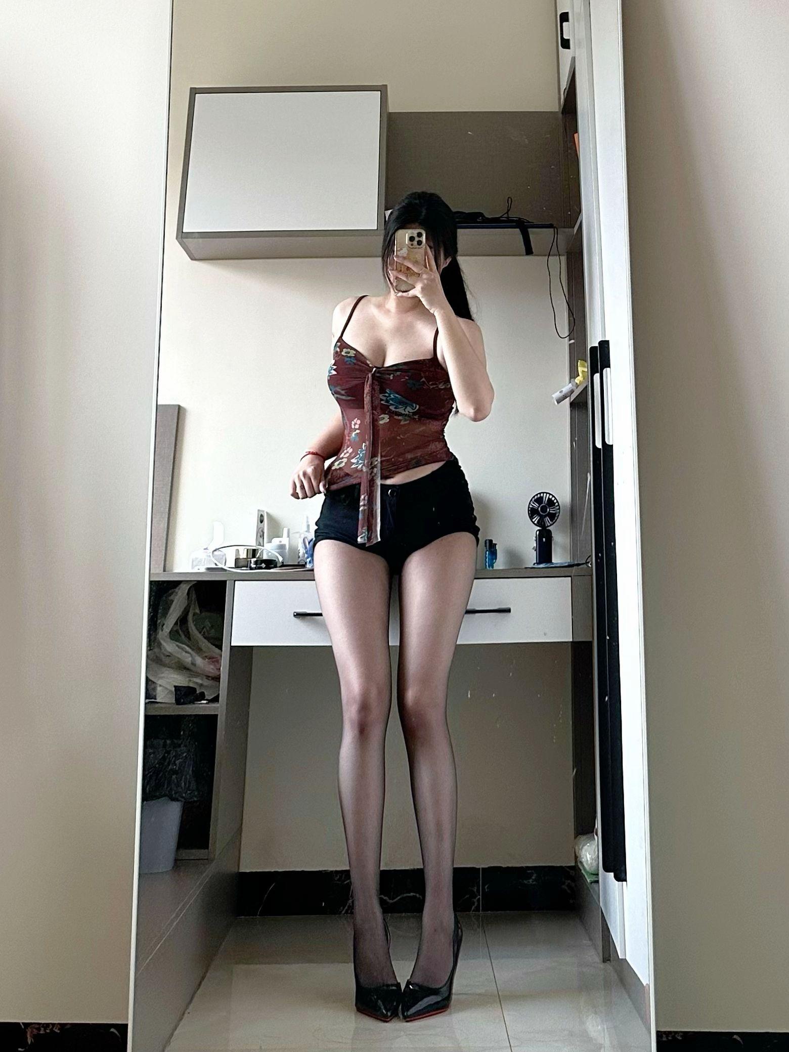 sexygirl 随性穿搭 谁还不是小腰精 身材你品你细细的品 那些被...