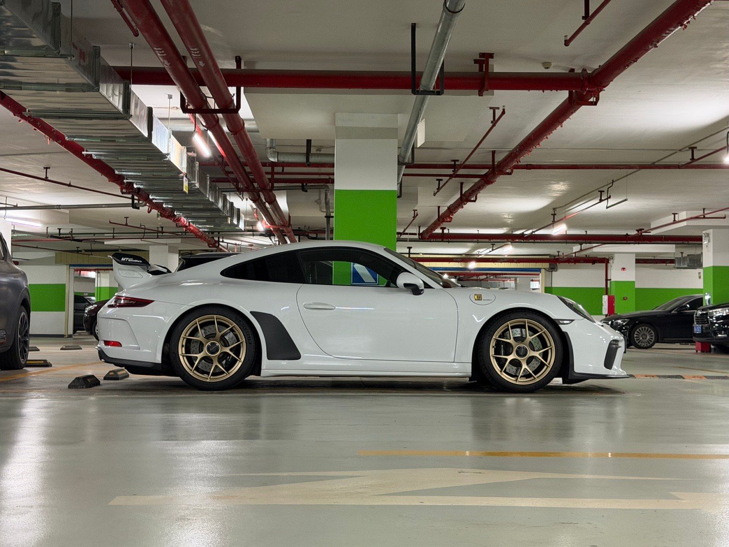 时常安利我拆了尾翼改成 Touring确实会显得更孤傲但每次看到这个毫无拼接痕迹