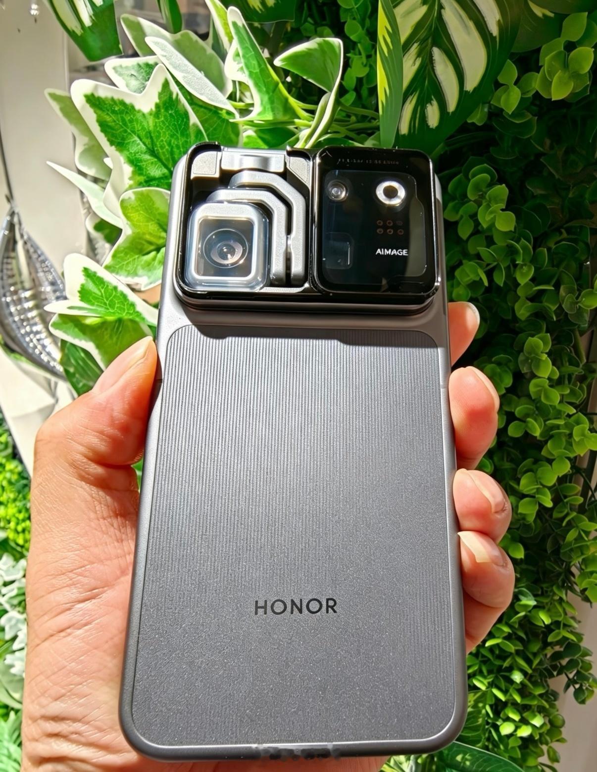 荣耀Robot Phone真机，荣耀机器人手机，已经在门店展示出来了，8月发布，