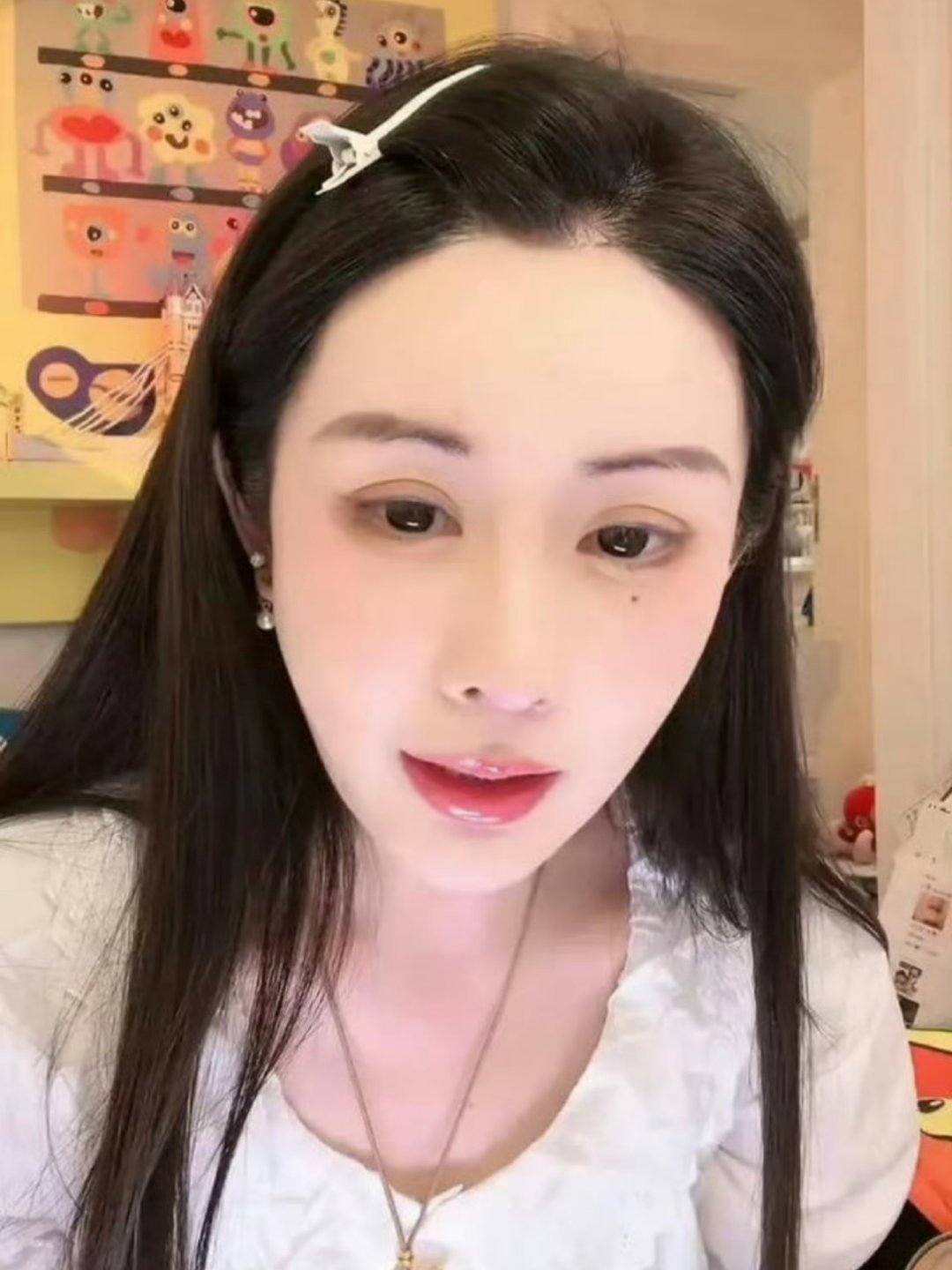 韦雪承认新恋情 “捞姐”韦雪直播承认自己一直都有男朋友。姐姐的人生真的令人羡慕，