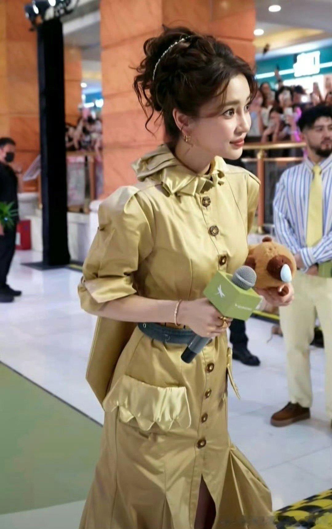 Angelababy鞠婧祎娜扎直播状态来自三位姐姐的的美貌狙击，依旧稳定输出 ​