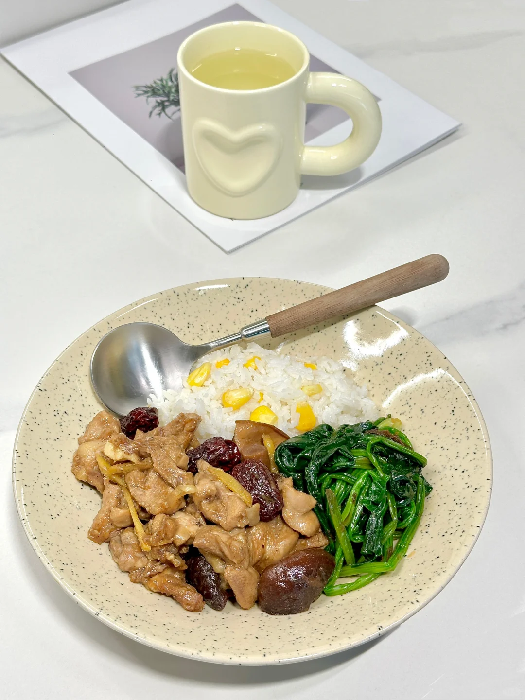 减脂期救星 | 低卡蒸香菇红枣滑鸡饭