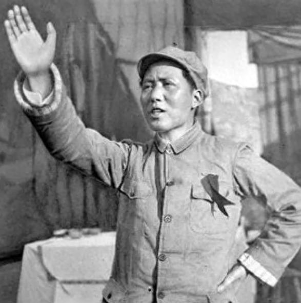 他曾在朱毛会师时建奇功，临危却选择错误阵营，之后遭冷落默默无闻
1927年8月的