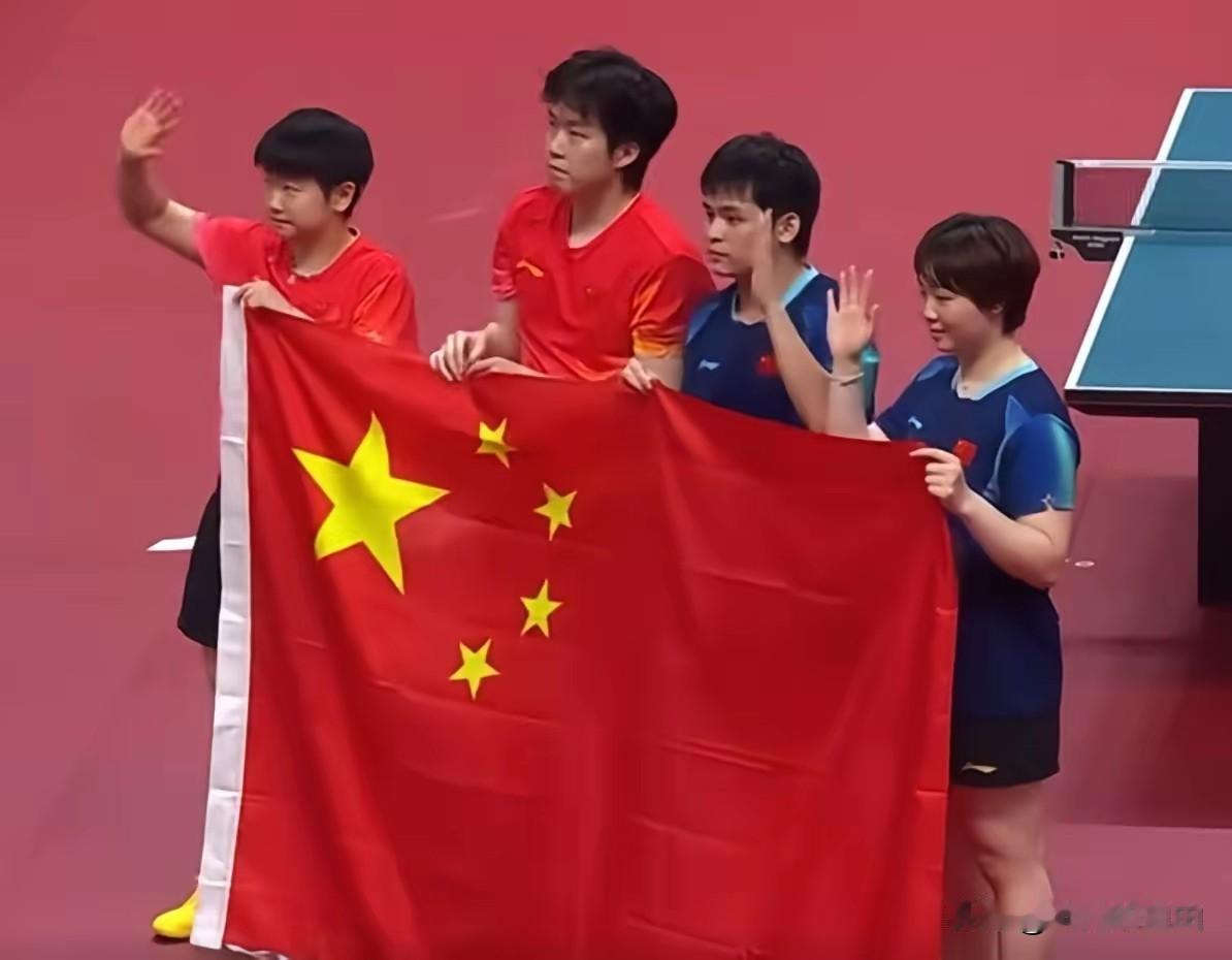 混双决赛：莎头0:4输给动漫这场，大家看到看台上王励勤的表情了吗？
莎头和动漫这