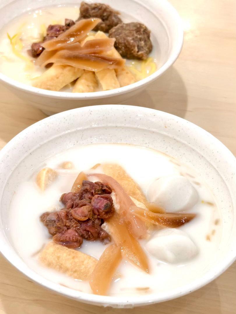 白咖喱面，每次早上落地槟城的第一顿早饭。鸡汤椰香底+灵魂咖喱酱+吸灵魂的豆卜马来