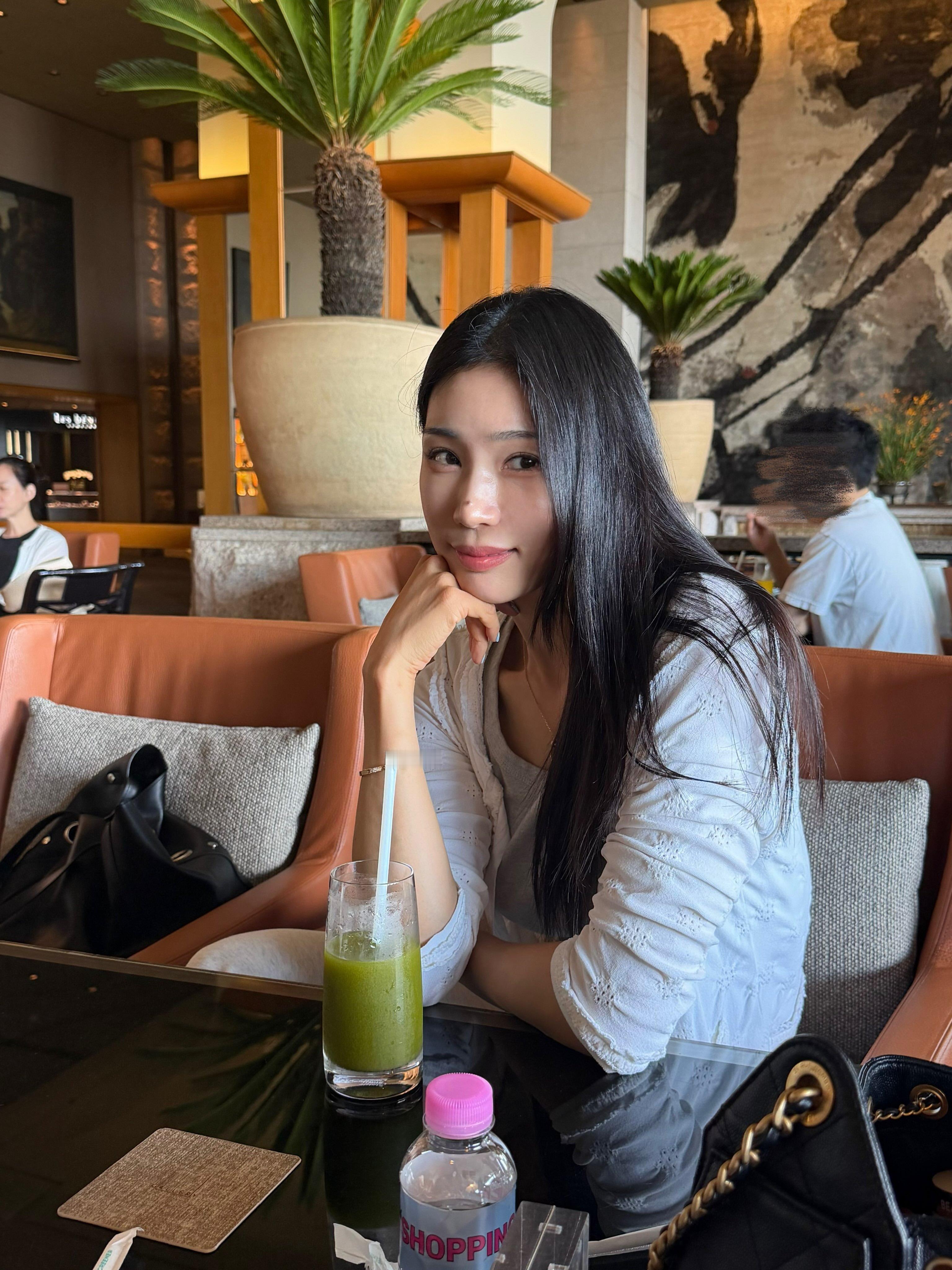 柳贤珠  贤珠嫂子保持这个更新ins的速度别停 