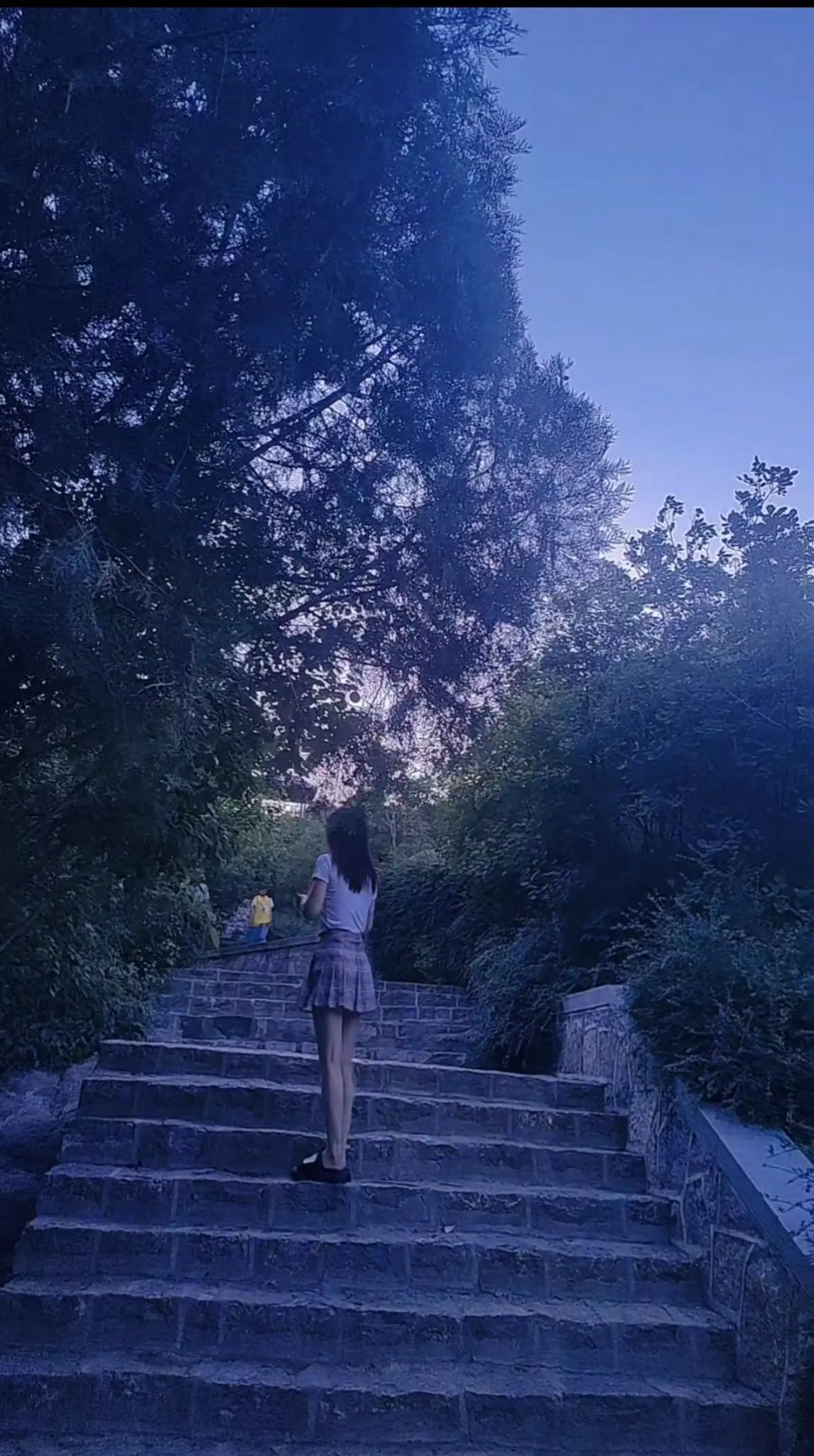 有时候单曲循环，并不是歌曲有多好听，只是恰好符合自己的心情，听一首歌...