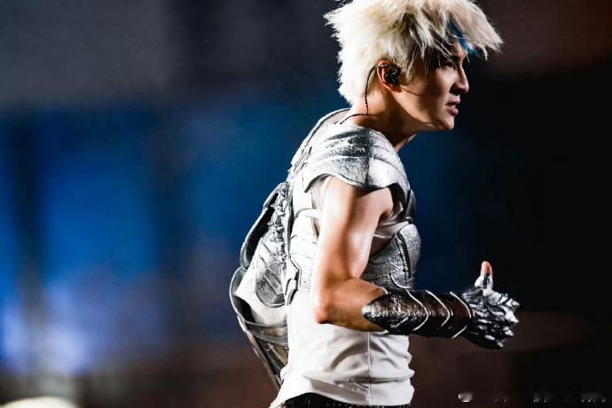 薛之谦万兽之王完全是Top级别 谁懂啊，薛之谦万兽之王的裸眼3D太有氛围感，搭配