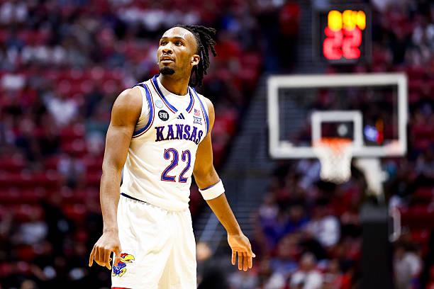 疯三首轮，全美第17号种子堪萨斯大学以68比60战胜了加州浸会大学，顺利晋级32