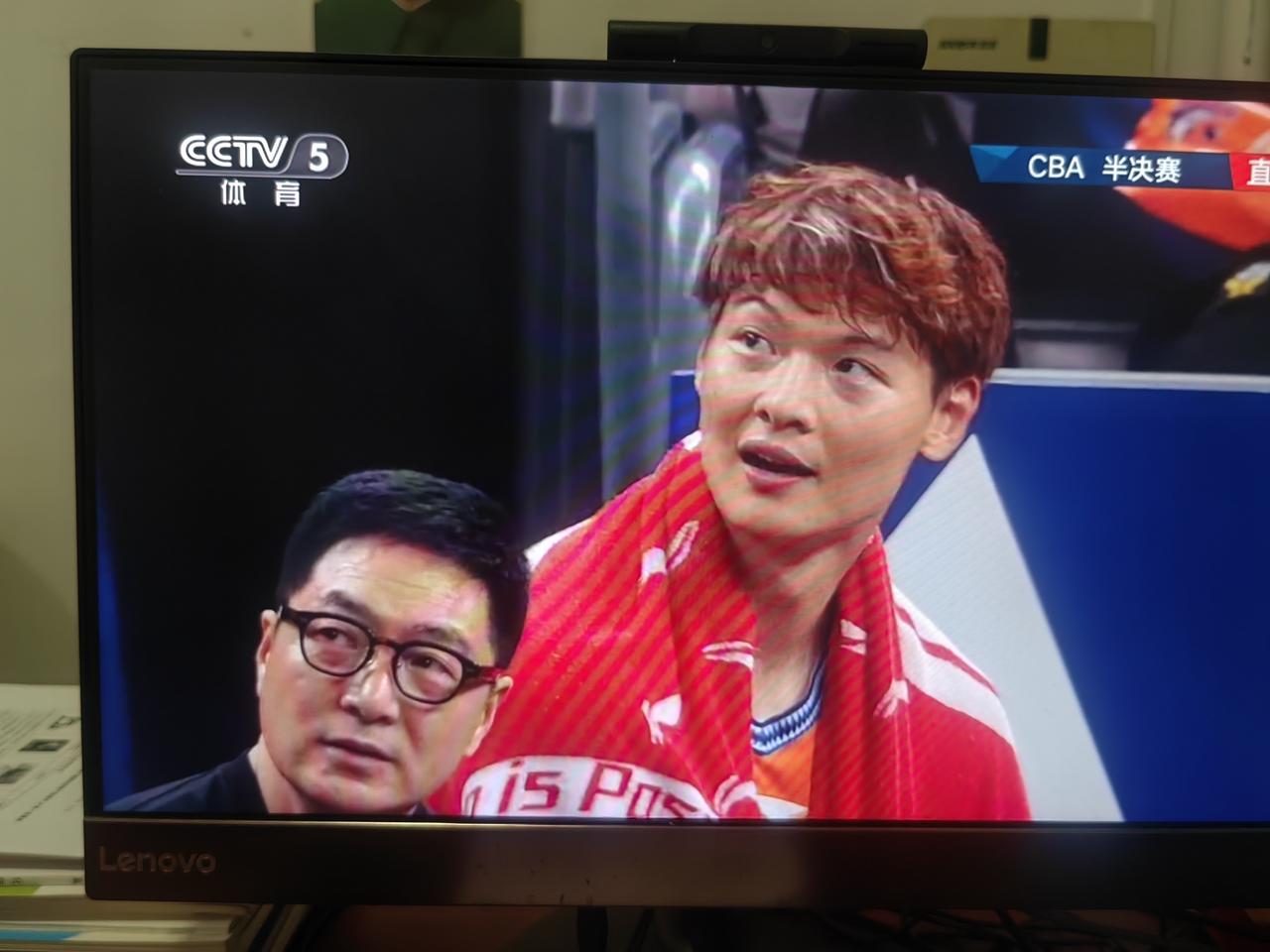 今天晚上的京沪大战，整体感觉，还是上海队占优。首先中锋方面，上海队比北京队要好，