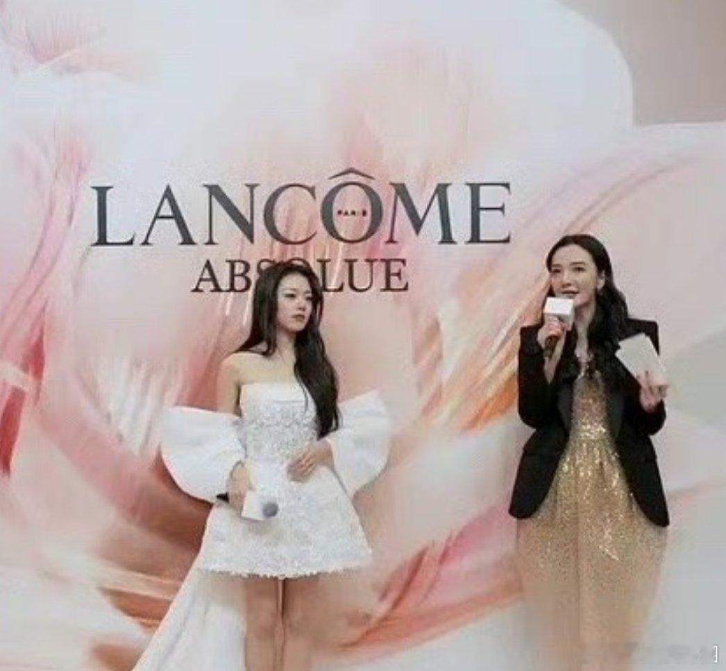 李兰迪和赵今麦参加一样的节目[泪][泪][泪]这位咋气质这么尴尬啊，谁懂 ​​​