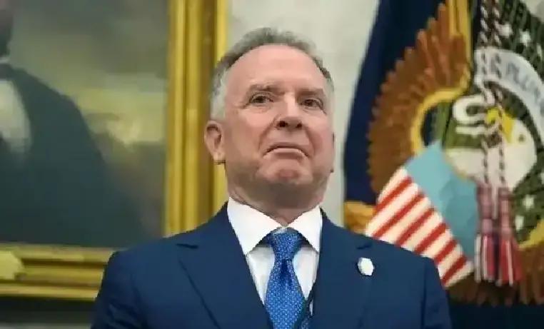 威特科夫到底是特朗普的特使，还是俄罗斯的卧底呀？他为啥要帮俄罗斯说话呢？据凤凰网