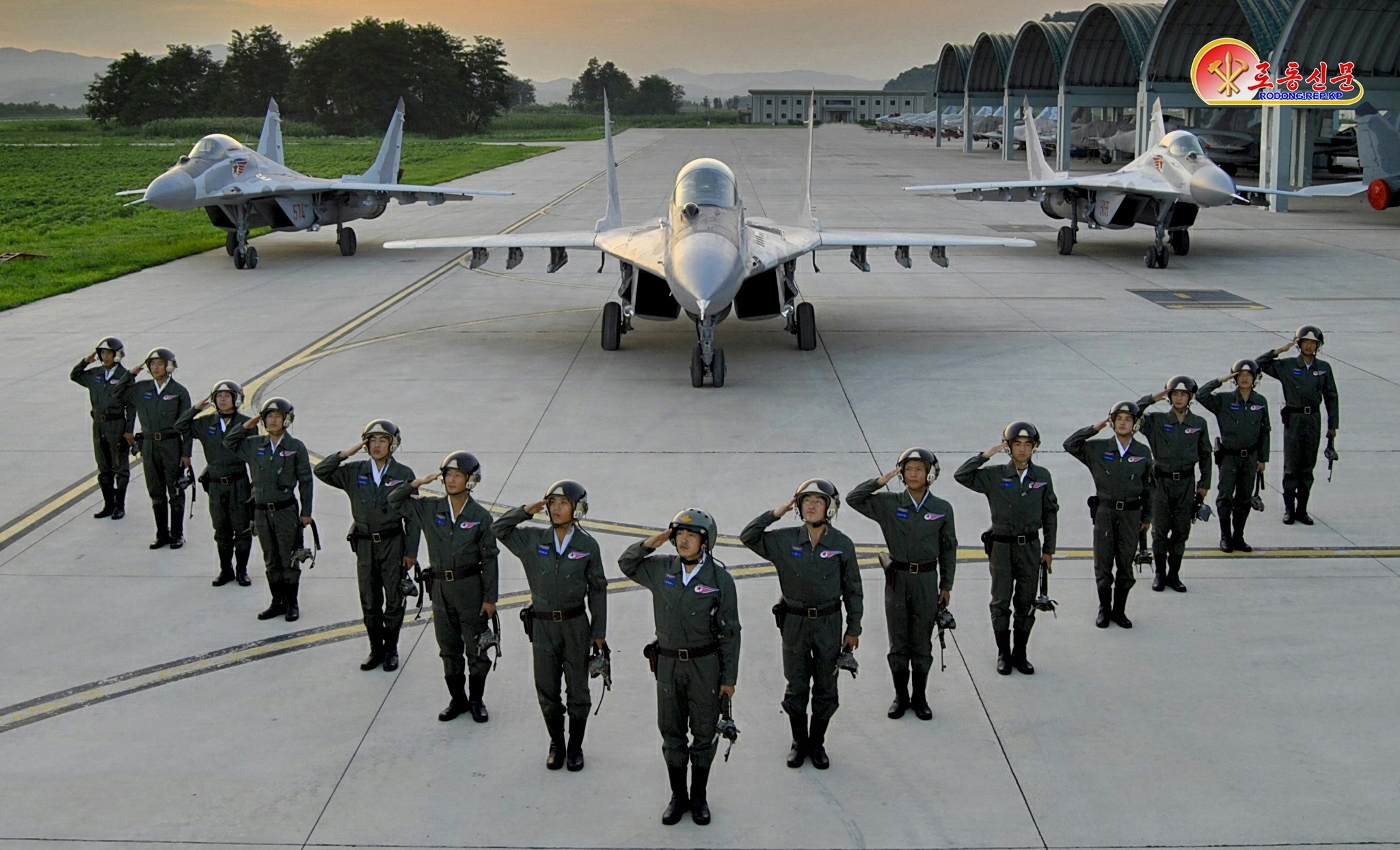 烽火问鼎计划  庆祝航空节（11月29日）的朝鲜空军米格-29战斗机，朝鲜原本将