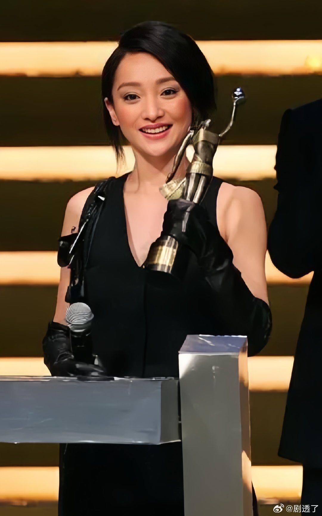 外媒称周迅是中国影坛标志性人物 周迅不仅是演员，更是中国电影走向世界的文化名片，