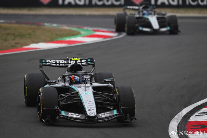 【F1中国大奖赛落幕，梅奔车手安东内利夺得生涯正赛首冠】#安东内利夺F1中国站冠