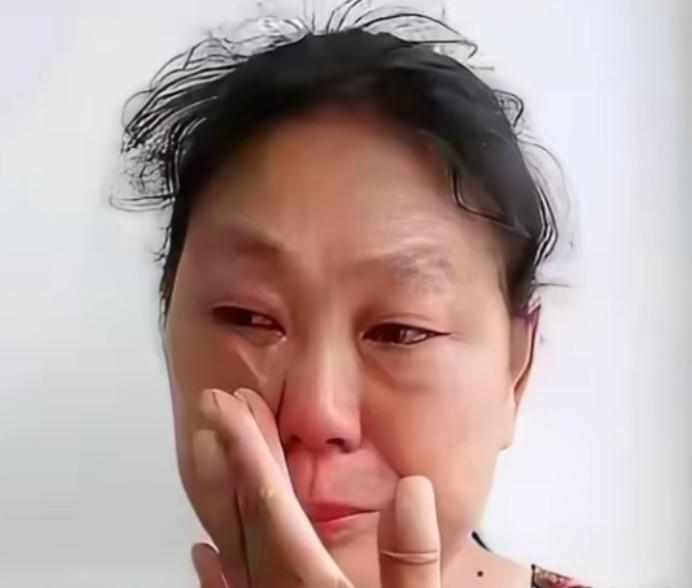 “怪得了谁呢？”海这位阿姨估计没想到，自己在五百人大群里的一通凡尔赛，直接把儿子