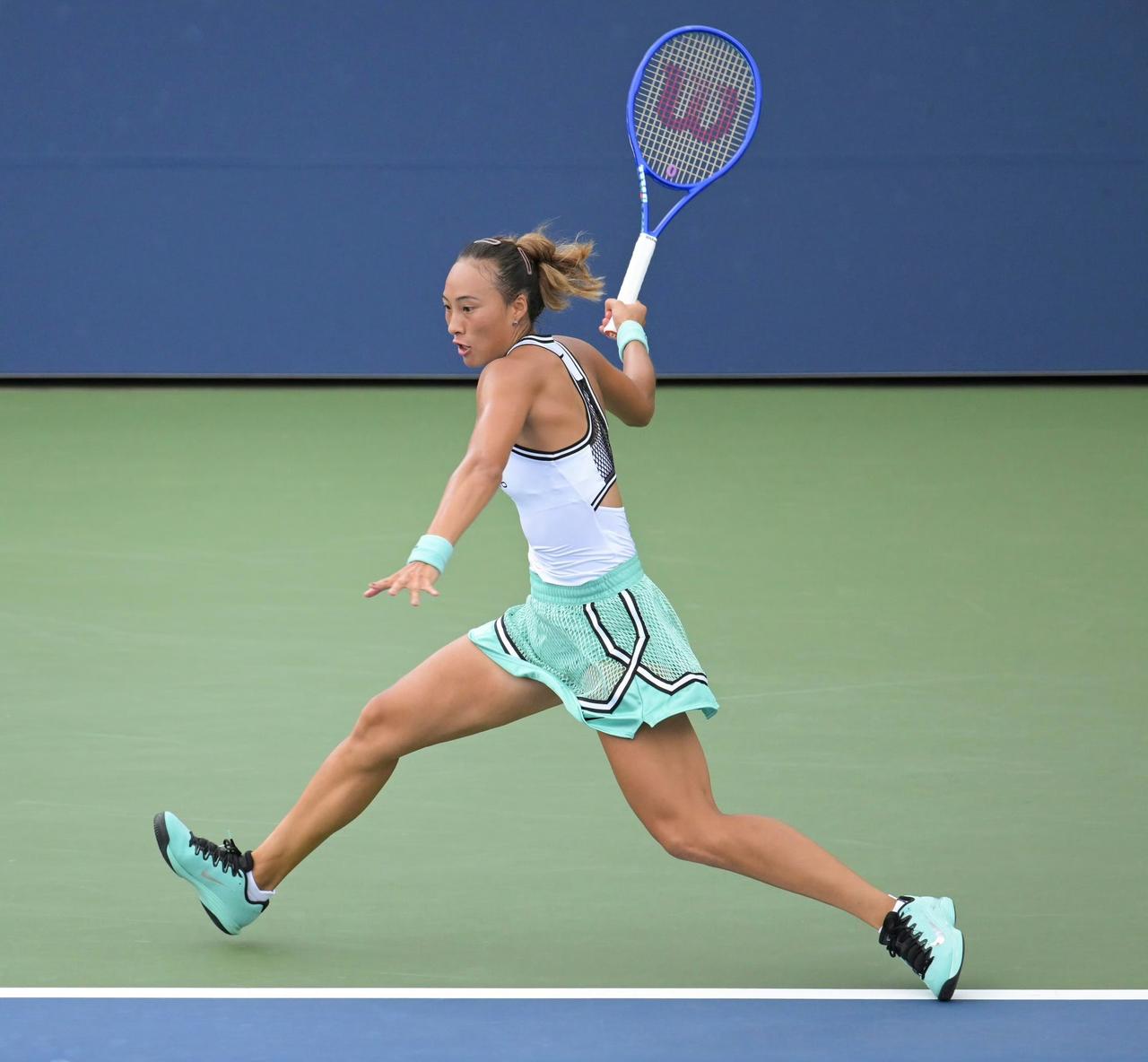郑钦文6-3扳回一盘！

2026美网女单正赛第一轮：郑钦文对阵柳托娃。
第一盘