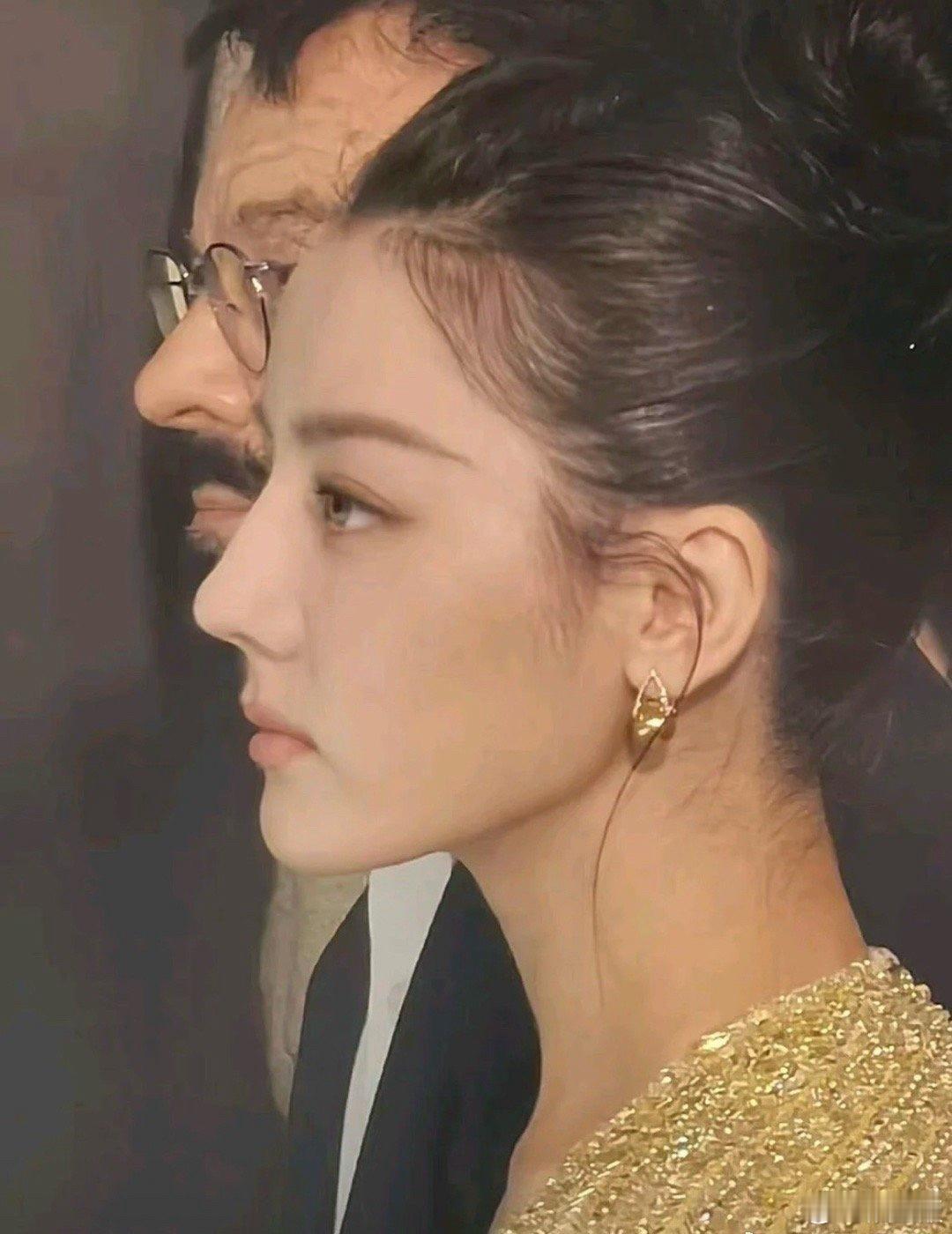 你到底是恨我这张脸 还是恨你没有我这张脸？ 