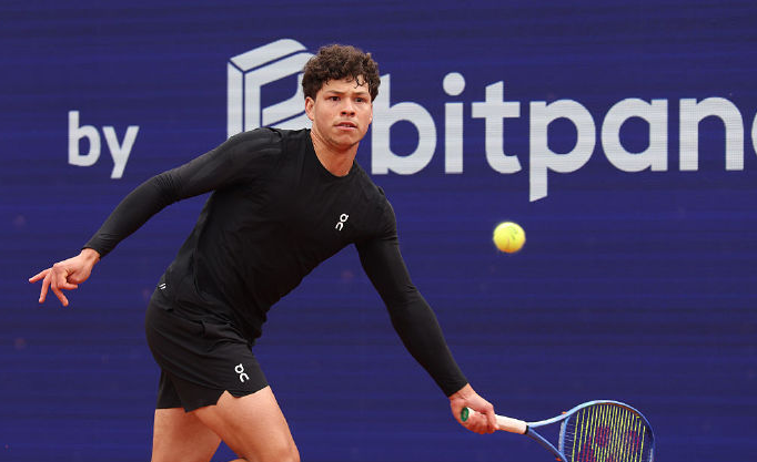 ATP慕尼黑站：谢尔顿2-1胜丰塞卡，成功晋级男单四强