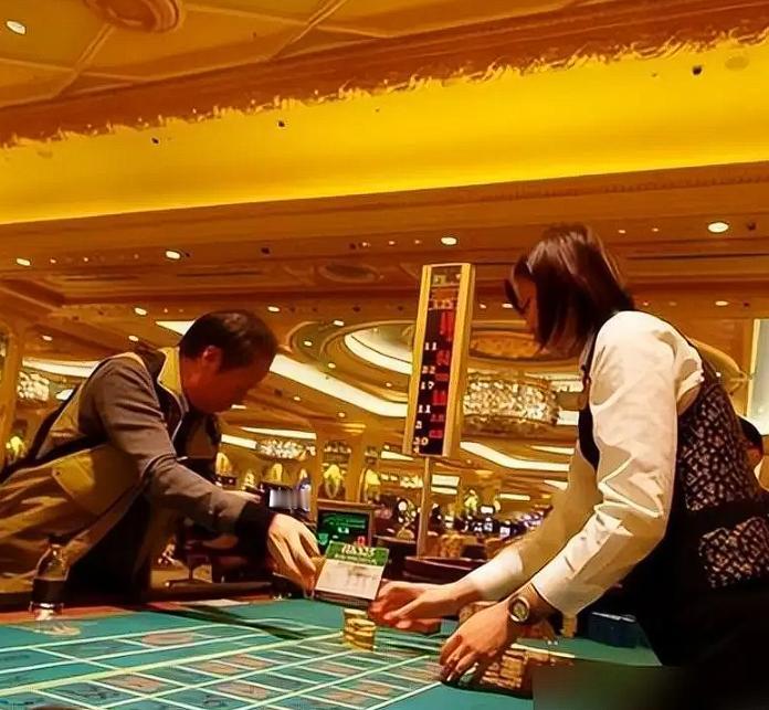 湖北咸宁，一59岁的女子称，她去赌场讨债时，被警方误当为赌徒，行政拘留10日，罚