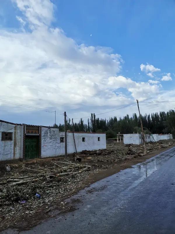 文案内容：
新疆地震 新疆阿合奇6级地震
中国地震台网测定：今日15时44分，新