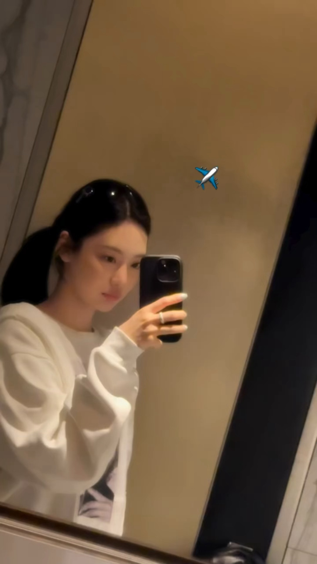 🐷🫳🏻260206 imnotningning IG Story「✈️」 