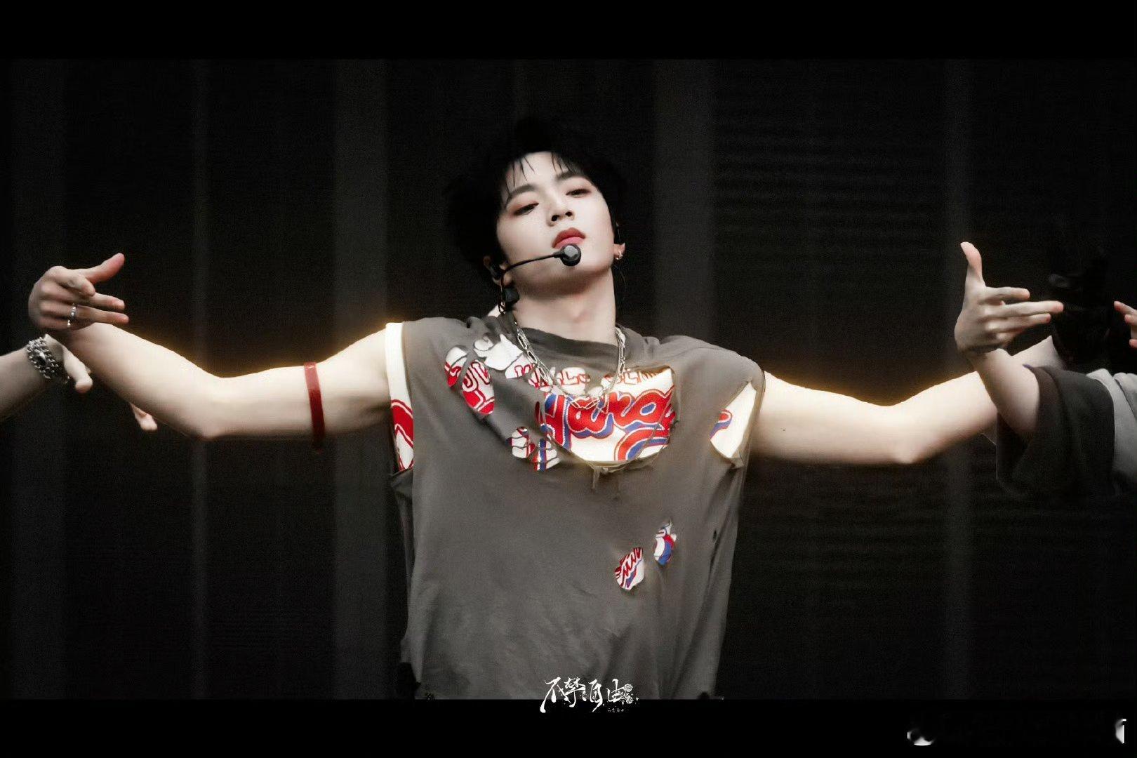 刘耀文游刃有余的样子好迷人游刃有余的出神图 