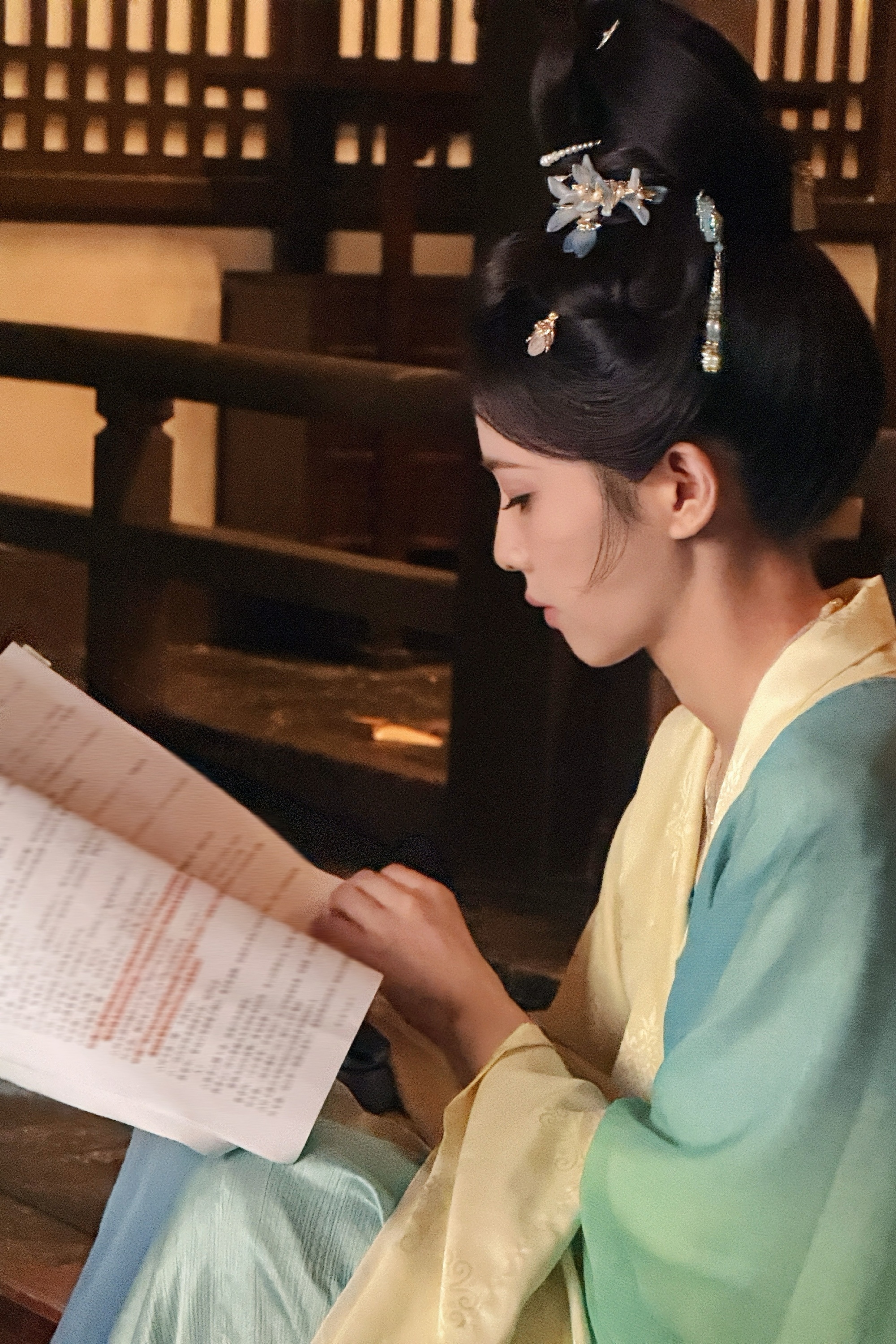 莫离
