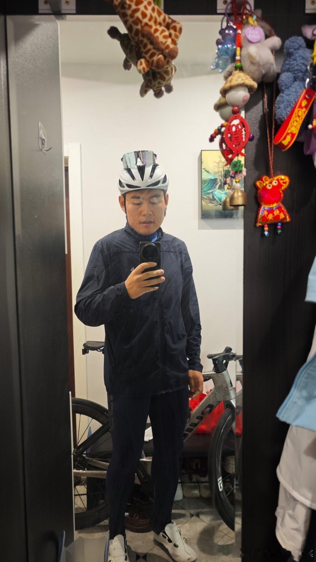 秋枫传媒 国庆骑车10公里下雨打卡。[淡淡的][淡淡的]  ​​​