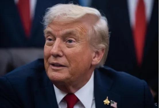 特朗普再次为俄罗斯的武力背书，他表示俄罗斯是不可战胜的。据纽约时报报道，特朗普身