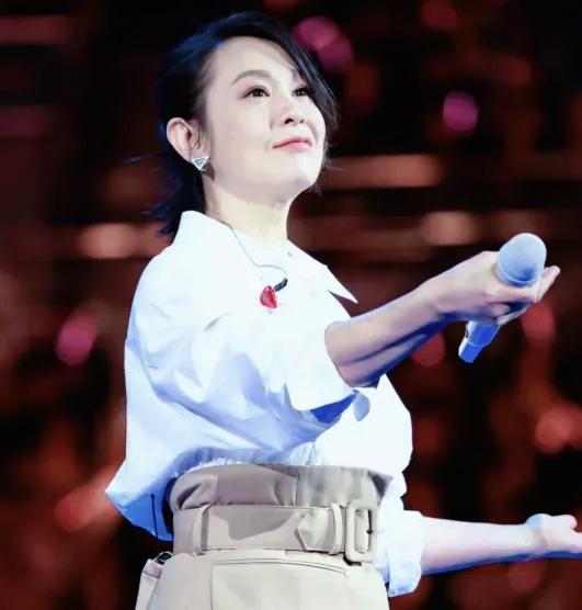 56岁刘若英的经历，给所有女人提了个醒：无论条件多好、多有钱，都别等40+才备孕