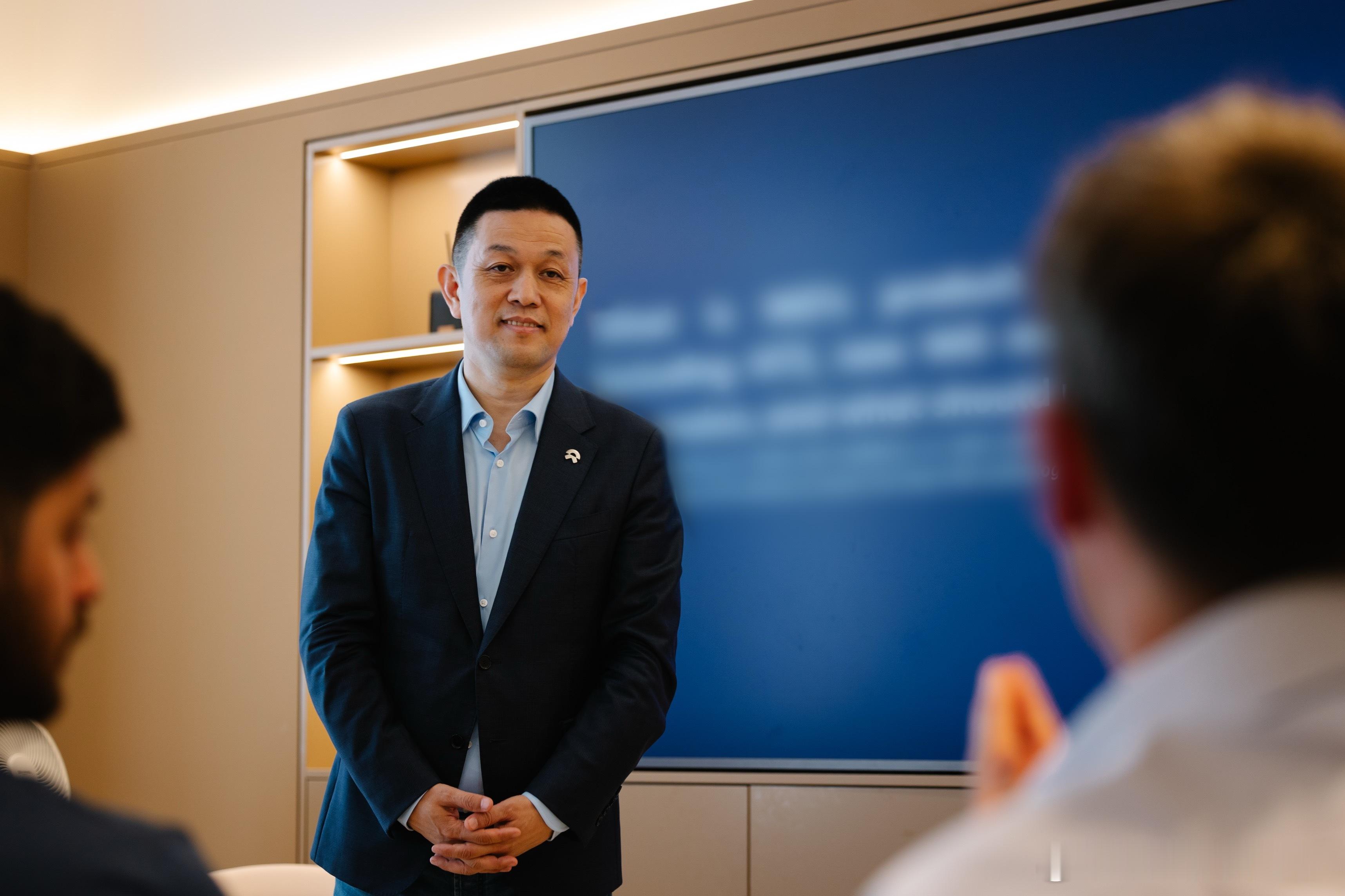 李斌昨天在 WTO 世界贸易与科技论坛做了主题演讲，演讲结束后与用户、商业伙伴及