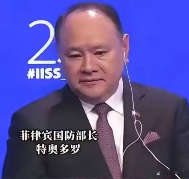 前脚求合作后脚放狠话，菲律宾双簧演得炉火纯青。

小马科斯刚和中国大使会面，盼着