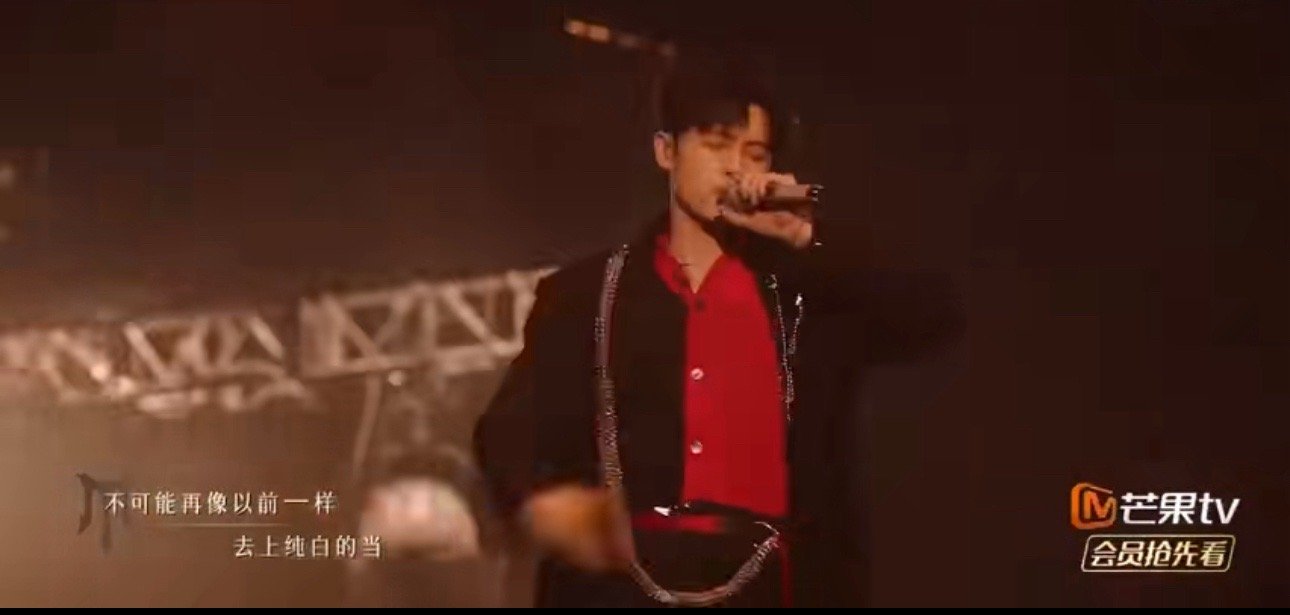 #付辛博屋顶着火rap#付辛博不愧是初代男团，唱跳也太厉害了👍！有被帅到。#披