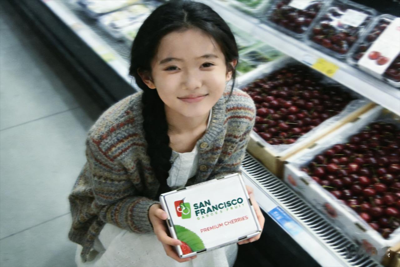 发现了吗？元旦那几天，
一直是“顶流年货”的车厘子，
价格突然变了。

按照往年