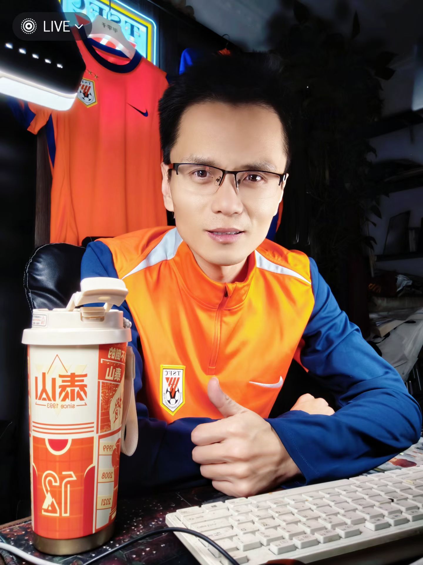 又到腊月十一，对这个40岁的男人说声生日快乐，在新的一年里身体健康，一切顺利。祝