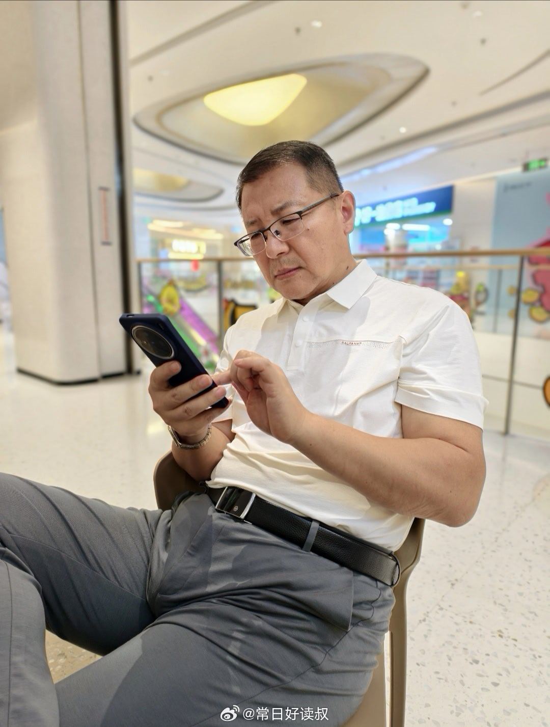 裸体在家犯法还是拍别人裸照犯法我经常在家里裸体，老头说，我这样会被邻居举报的