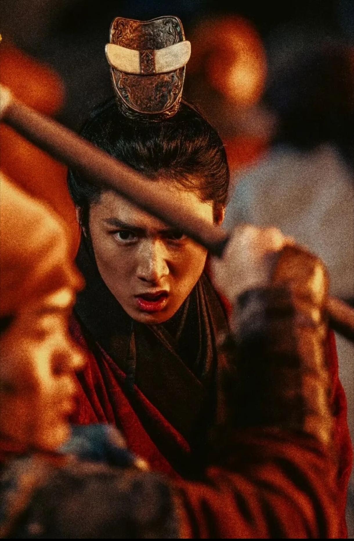 飞将军李广的孙子，李陵，带着五千步兵，一头扎进了匈奴的地盘。对面是谁？匈奴单于亲