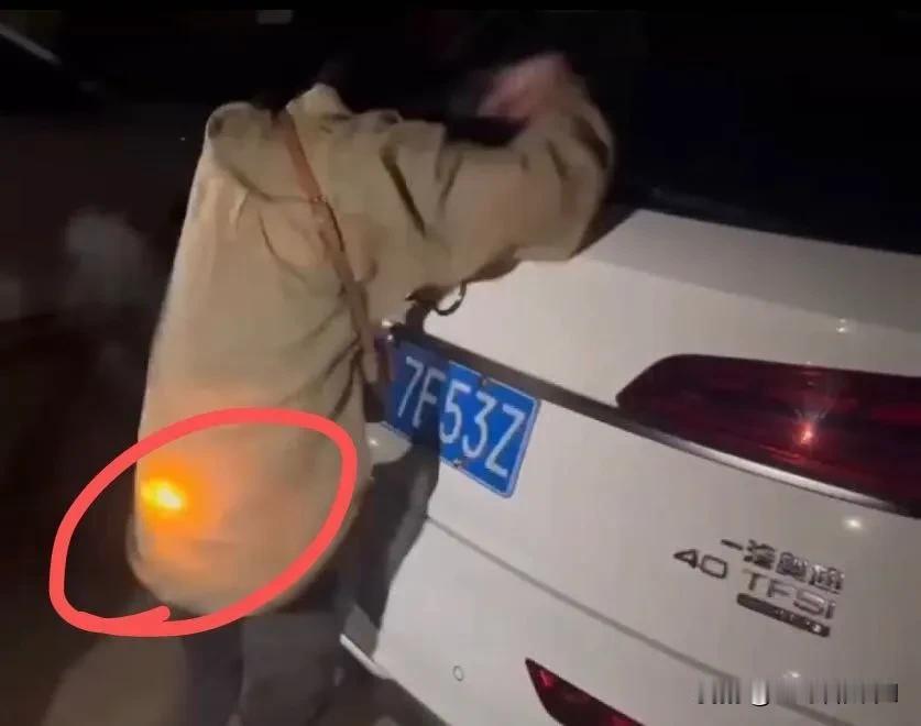 道德的沦丧，还是人性的扭曲？鞭炮炸裤裆，#身边遇到的奇葩# #真的刹不住车# #