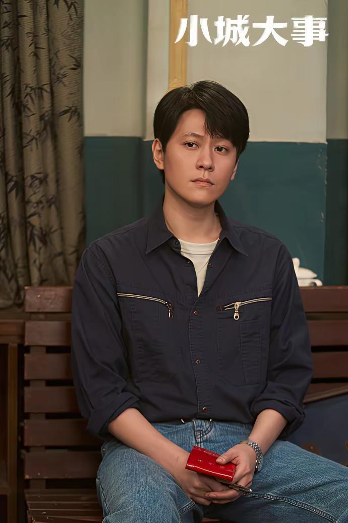 秦俊杰
很阳光很帅气的一个小伙子！在《天衣无缝》里的表演很出色！火不火的，时间问