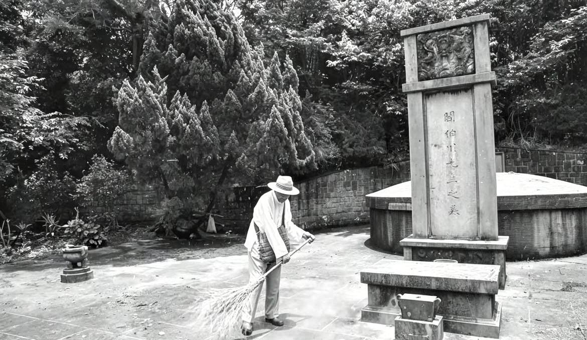 张日明，山西朔县（今朔州）人，15岁投身晋绥军，19岁选为阎锡山贴身侍卫，194